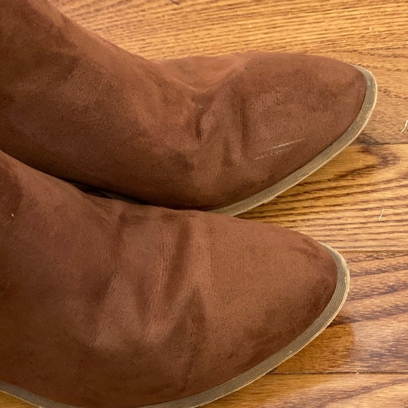 🌻GUC Cognac Ankle Booties - Picture 7 of 7